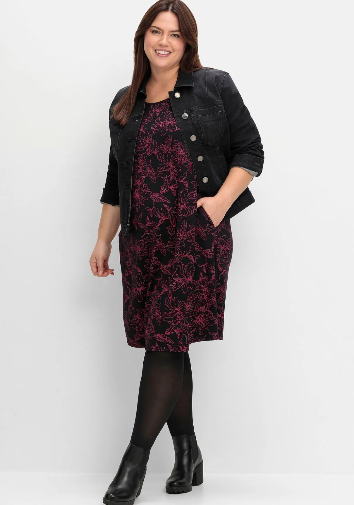 Tailliertes Shirtkleid mit 3/4-Arm und floralem Print