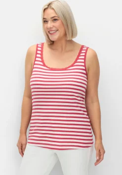 Tanktop mit Ringeln und Spitze am Ausschnitt