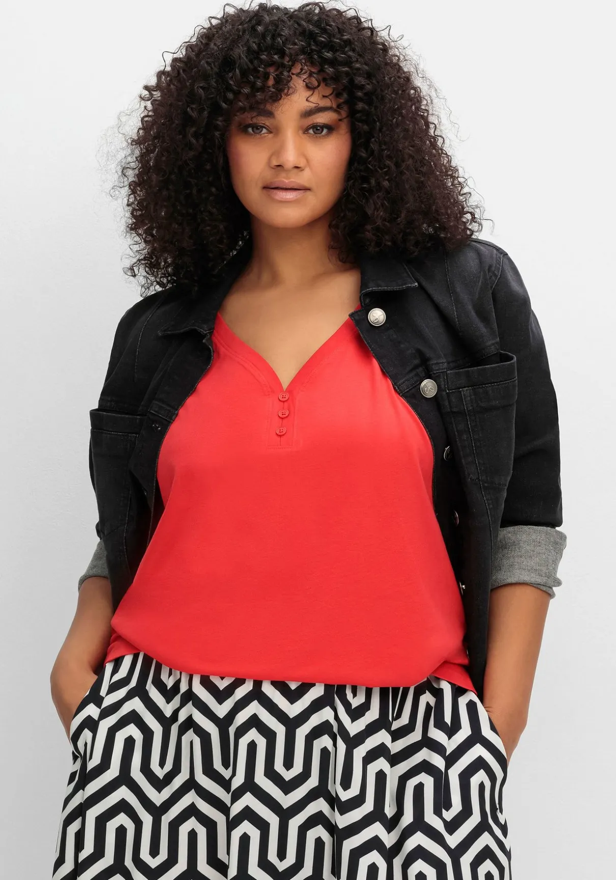 Tanktop mit V-Ausschnitt und Zierknopfleiste