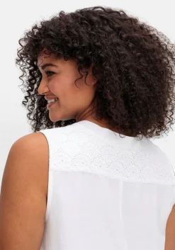 Top mit dekorativem Spitzenbesatz