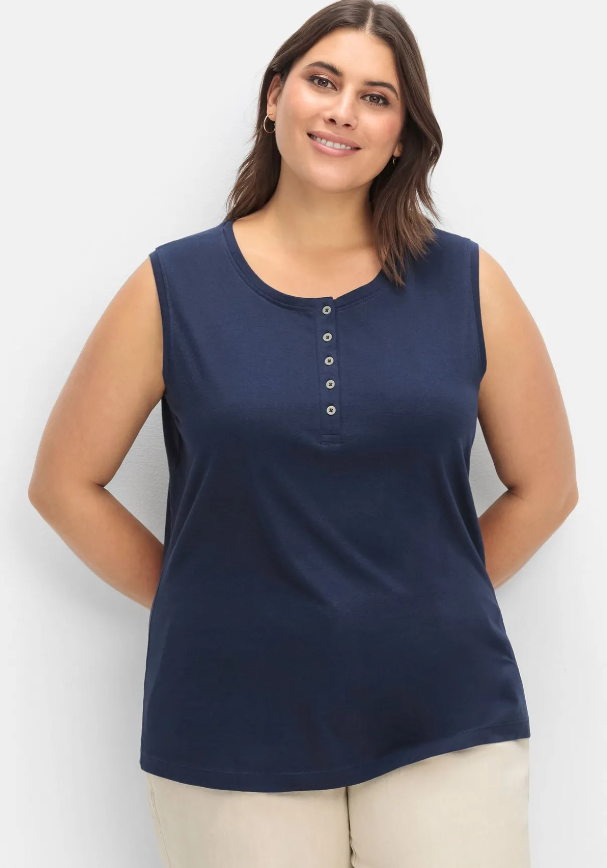 Top mit kurzer Knopfleiste