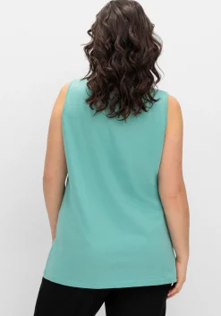 Top mit leichter Raffung und Cut-out am Ausschnitt