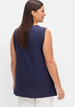 Top mit leichter Raffung und Cut-out am Ausschnitt