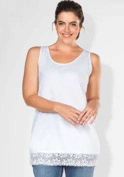 Top mit Spitzenbordüre am Saum