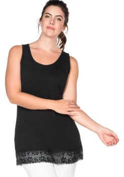 Top mit Spitzenbordüre am Saum