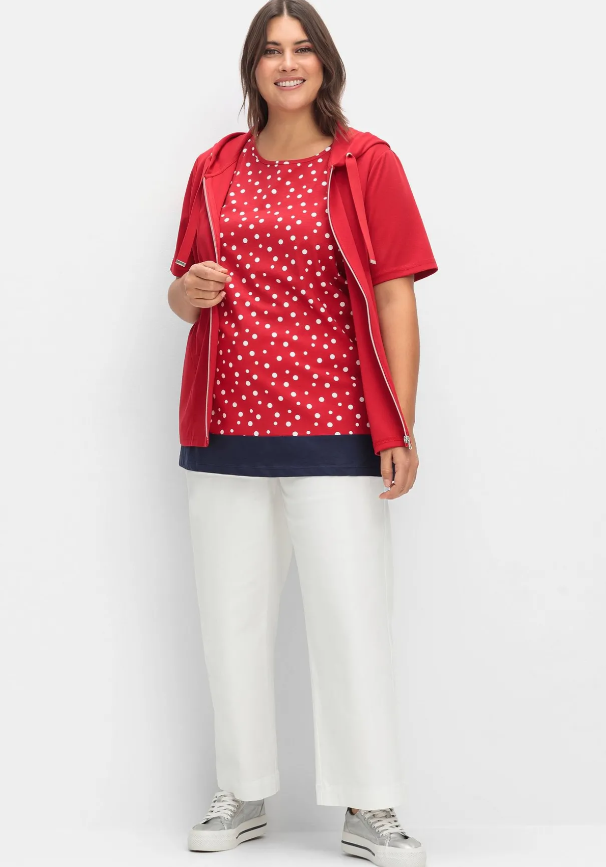 Top mit Tupfen-Alloverdruck