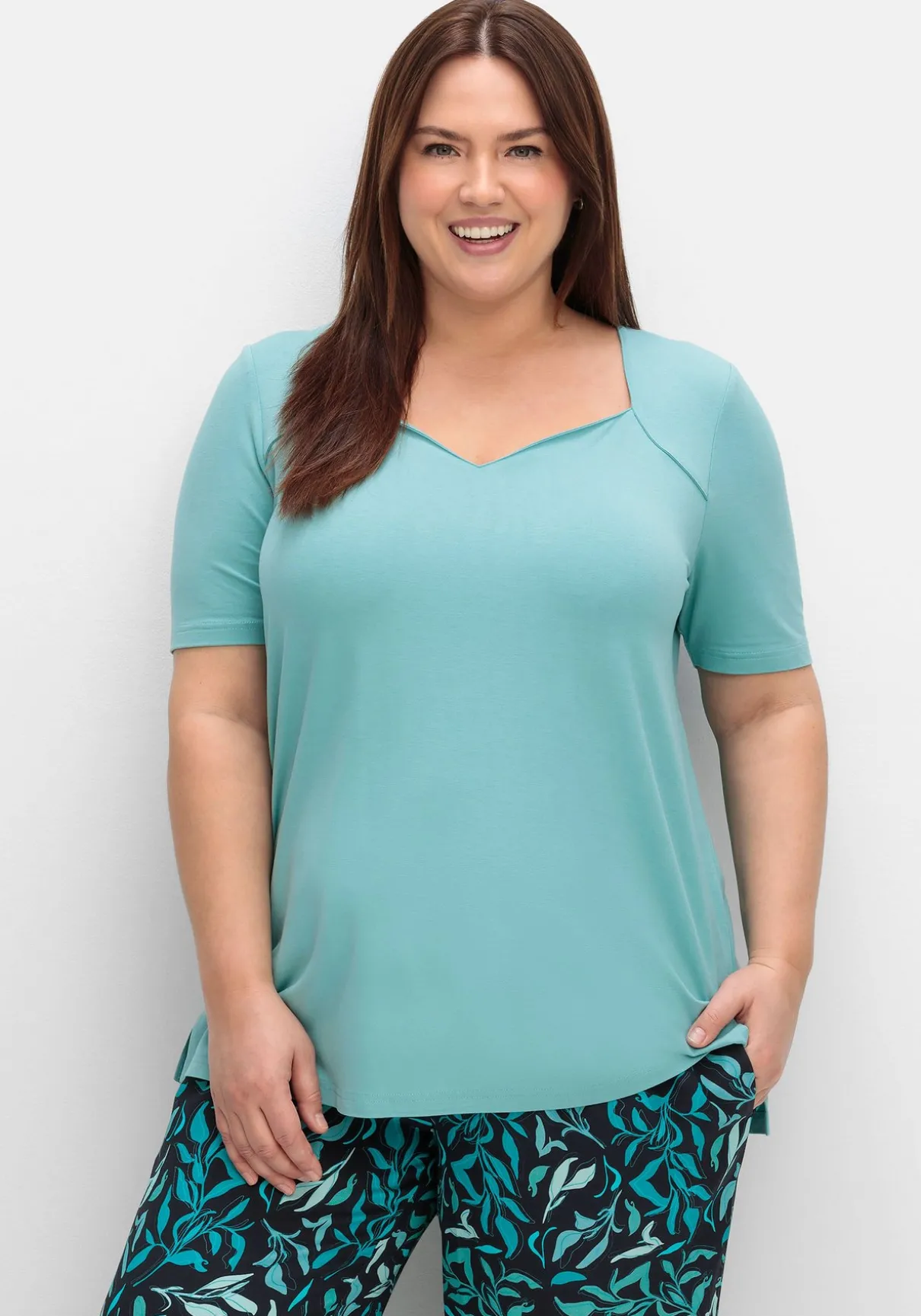 T-Shirt mit herzförmigem Ausschnitt