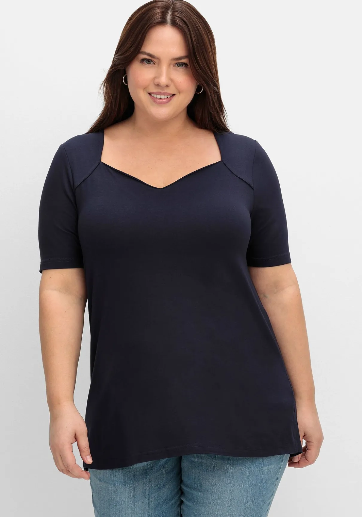 T-Shirt mit herzförmigem Ausschnitt