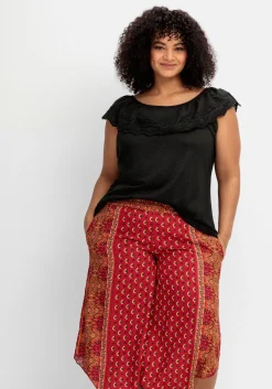 T-Shirt mit Lochstickerei und Carmen-Ausschnitt