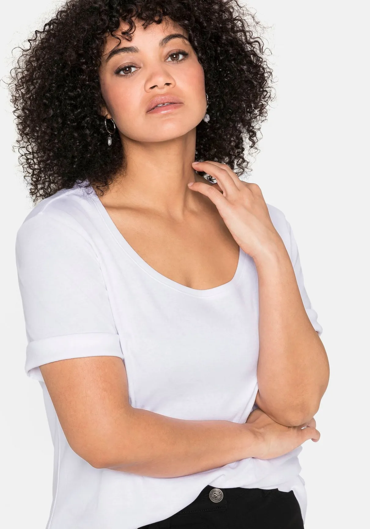 T-Shirt mit tiefem Ausschnitt und längerem Ärmel