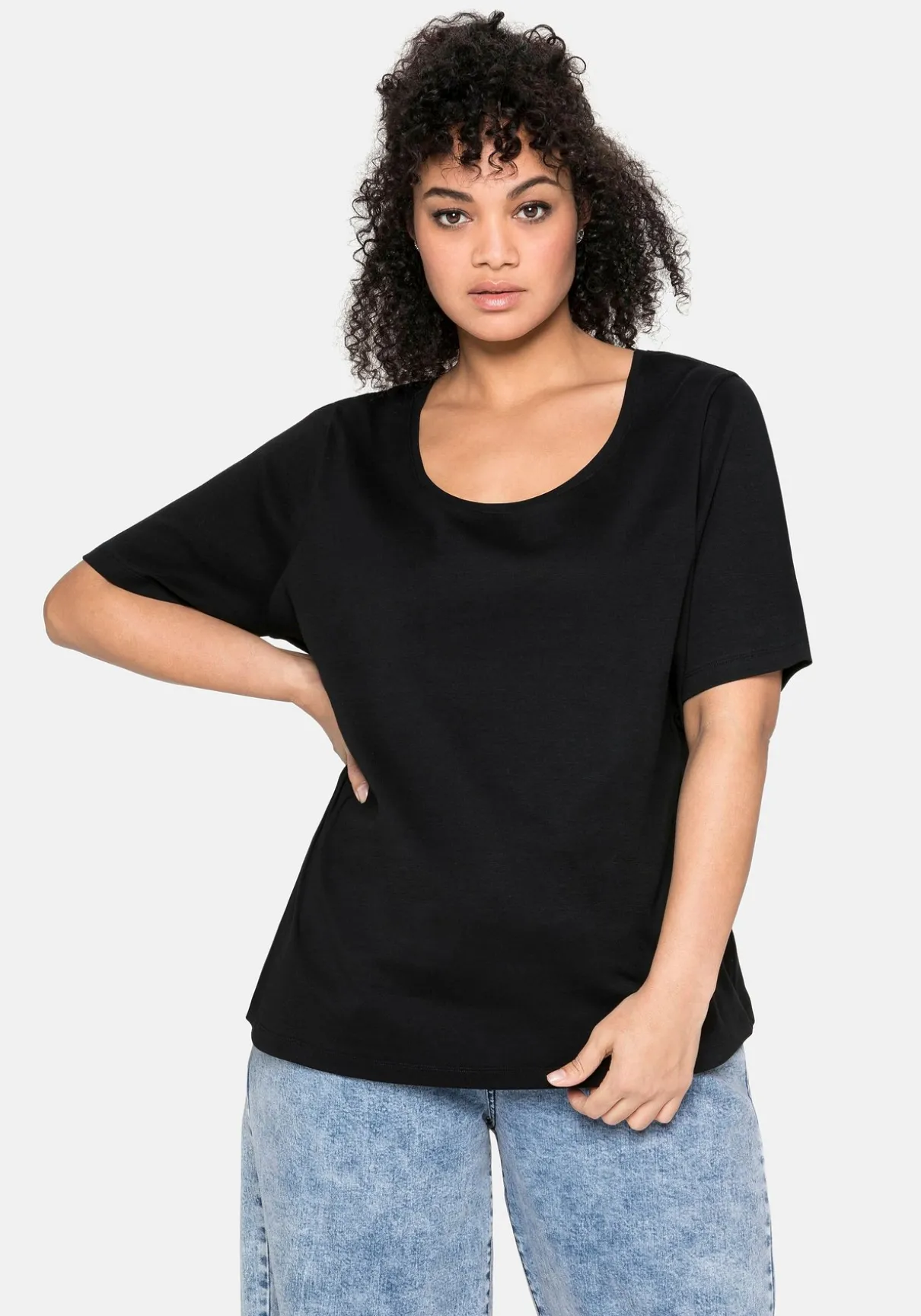 T-Shirt mit tiefem Ausschnitt und längerem Ärmel