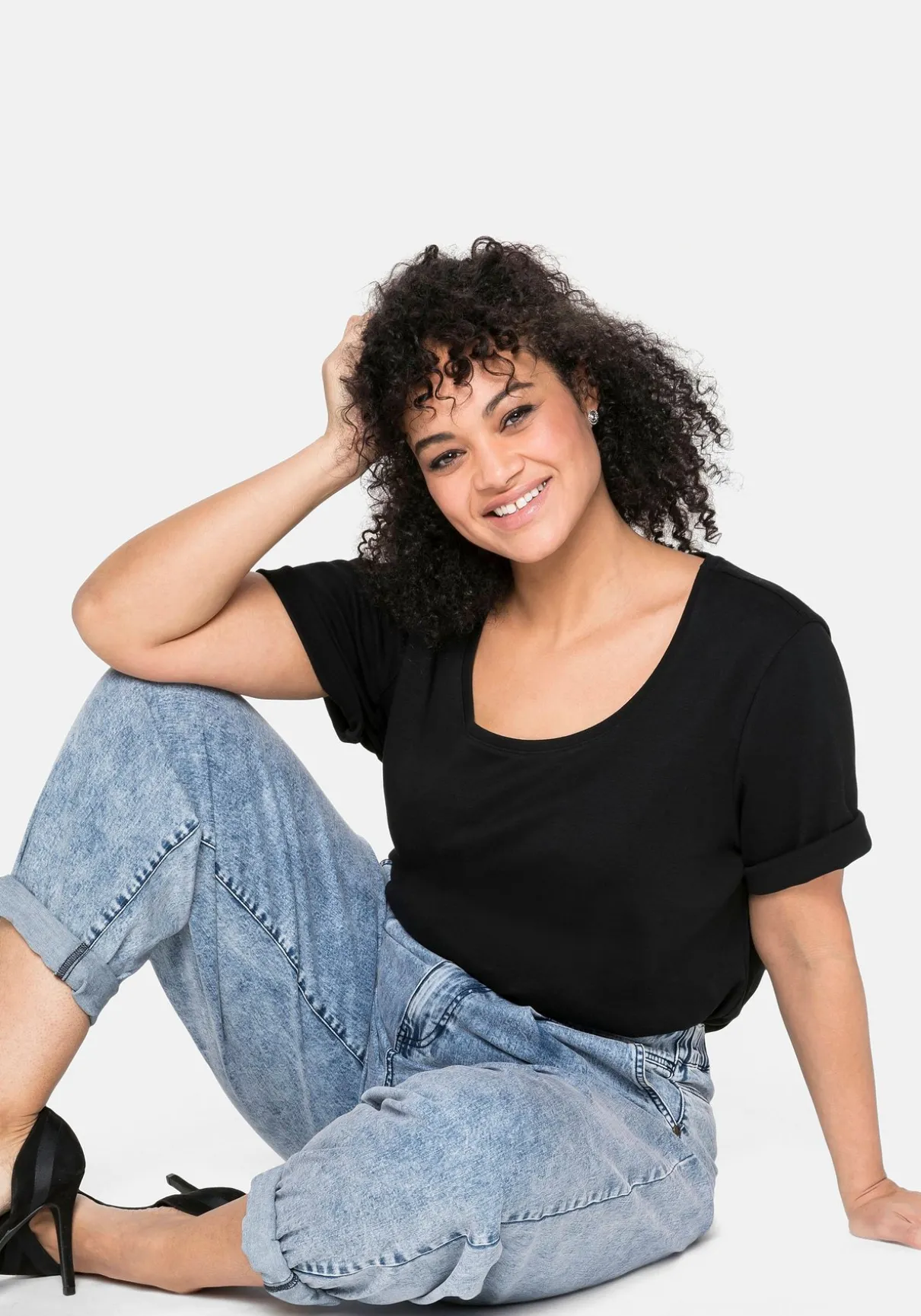 T-Shirt mit tiefem Ausschnitt und längerem Ärmel