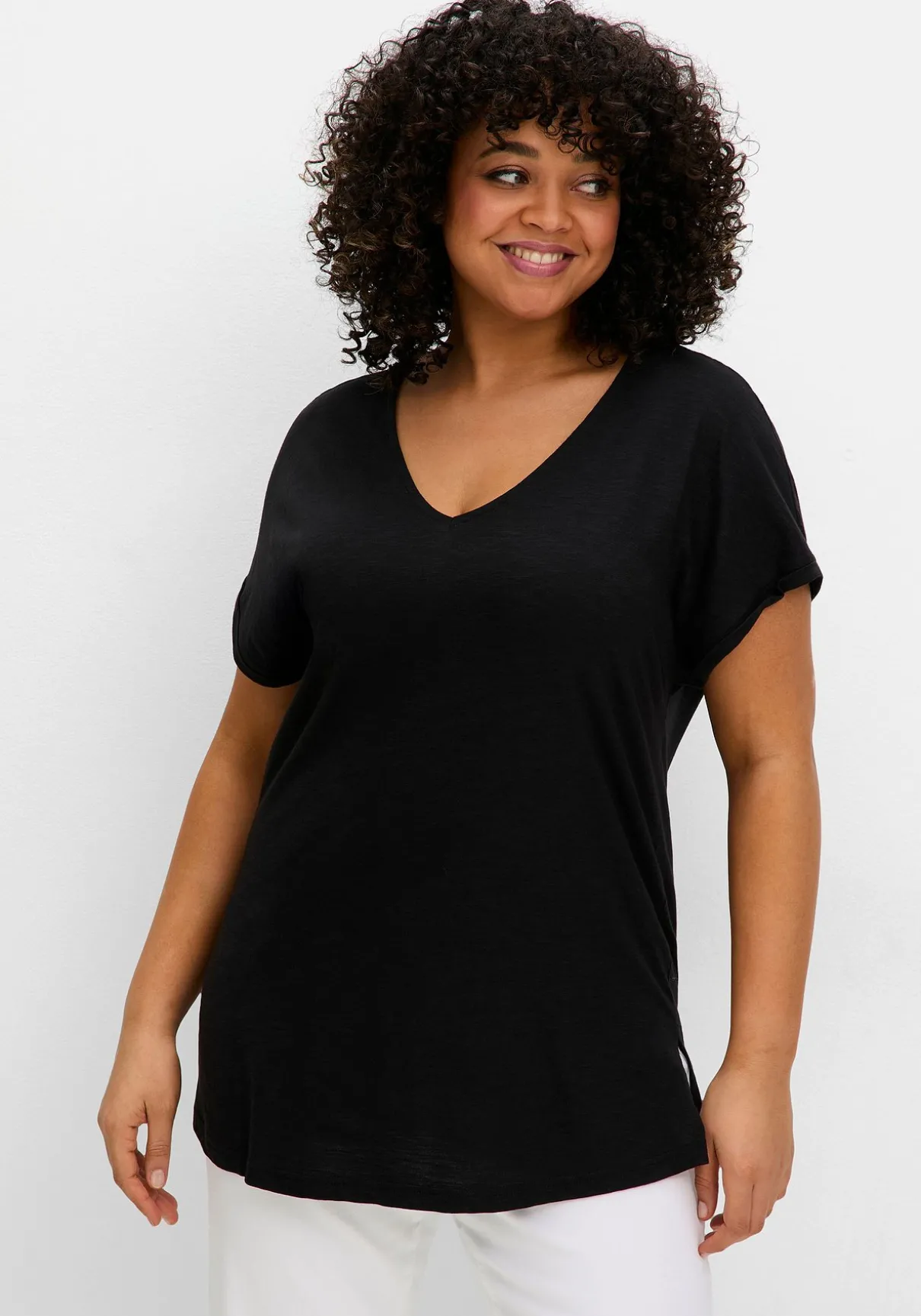 T-Shirt mit V-Ausschnitt, aus Flammgarn