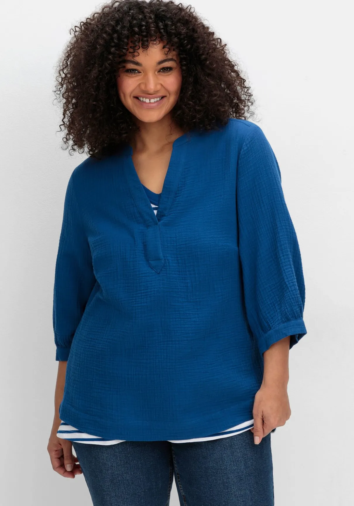 Tunika mit 3/4-Arm und V-Schlitz, aus Musselin