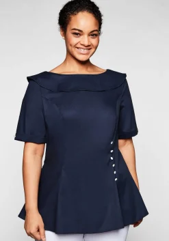 Tunika mit breitem, runden Kragen und Zierknöpfen