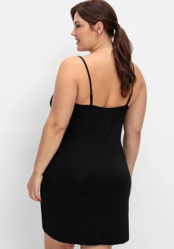 Unterkleid mit verstellbaren Trägern