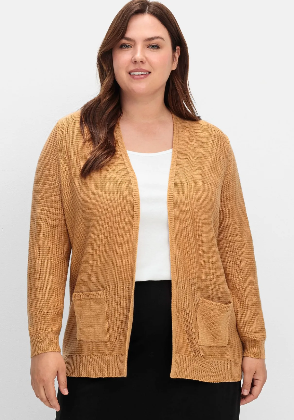 Verschlusslose Strickjacke im Linksstrickmuster