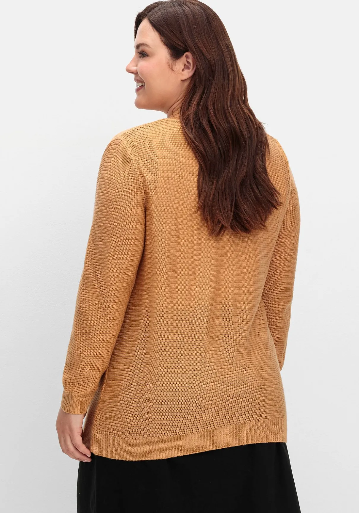 Verschlusslose Strickjacke im Linksstrickmuster