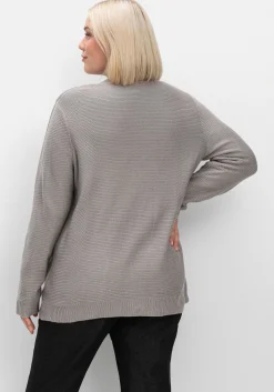 Verschlusslose Strickjacke im Linksstrickmuster