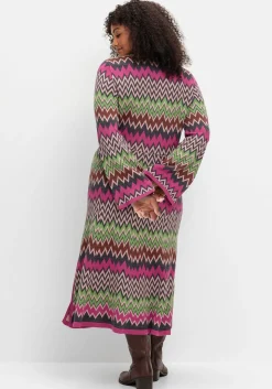 Wadenlanges Strickkleid im Zickzack-Muster