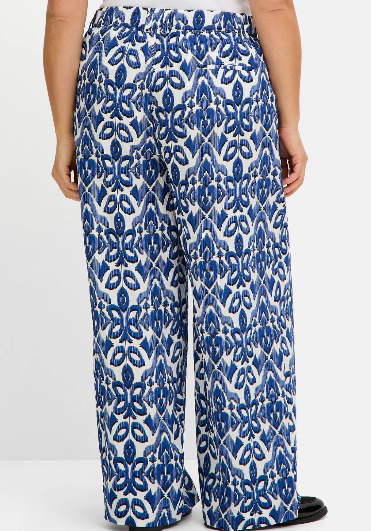 Weite bedruckte Hose mit Teilgummibund