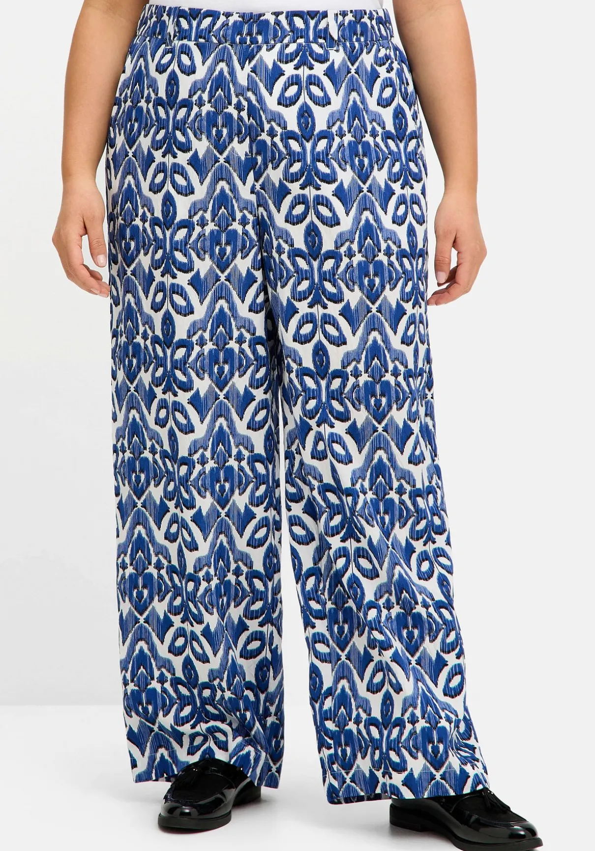 Weite bedruckte Hose mit Teilgummibund
