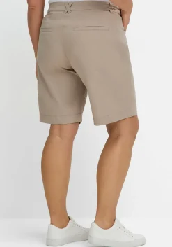 Weite Bermudas in Chino-Optik