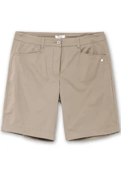 Weite Bermudas in Chino-Optik