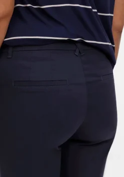 Weite Bermudas in Chino-Optik