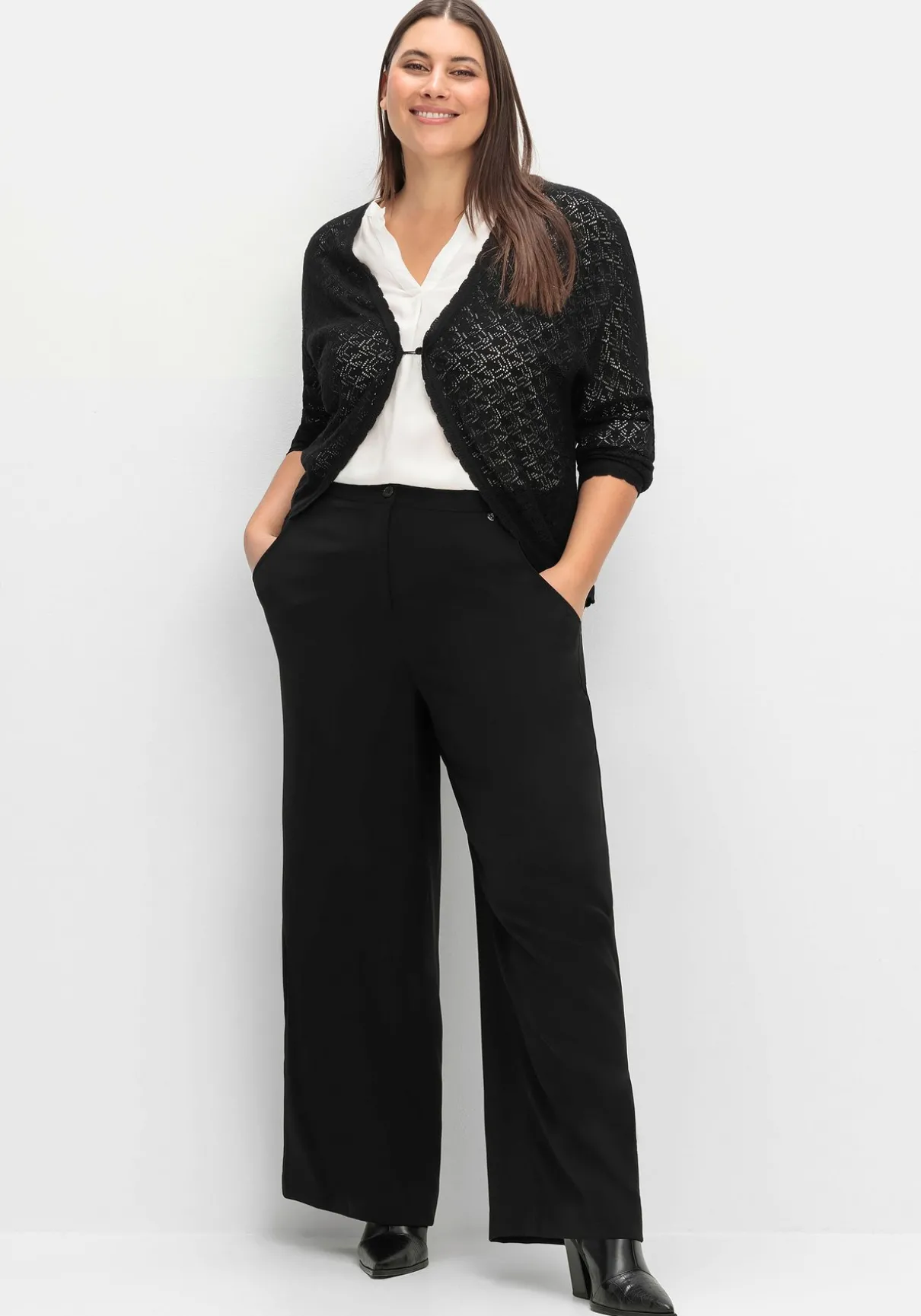 Weite High-Waist-Hose im Curvy-Schnitt ELLA