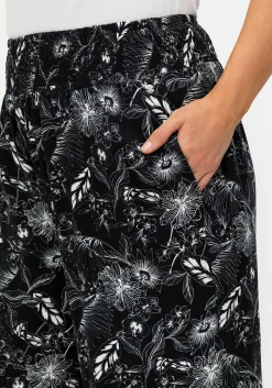Weite Hose mit Blätterprint und breitem Smokbund