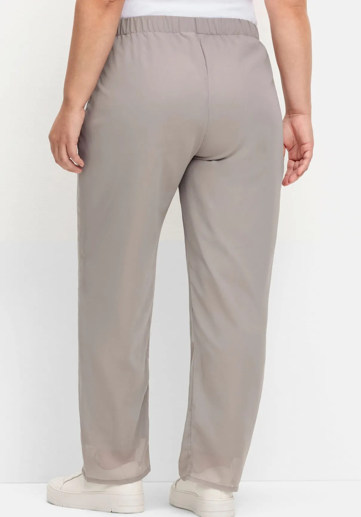 Weite Hose mit elastischem Bund und Innenfutter