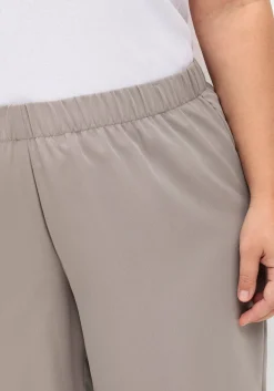 Weite Hose mit elastischem Bund und Innenfutter
