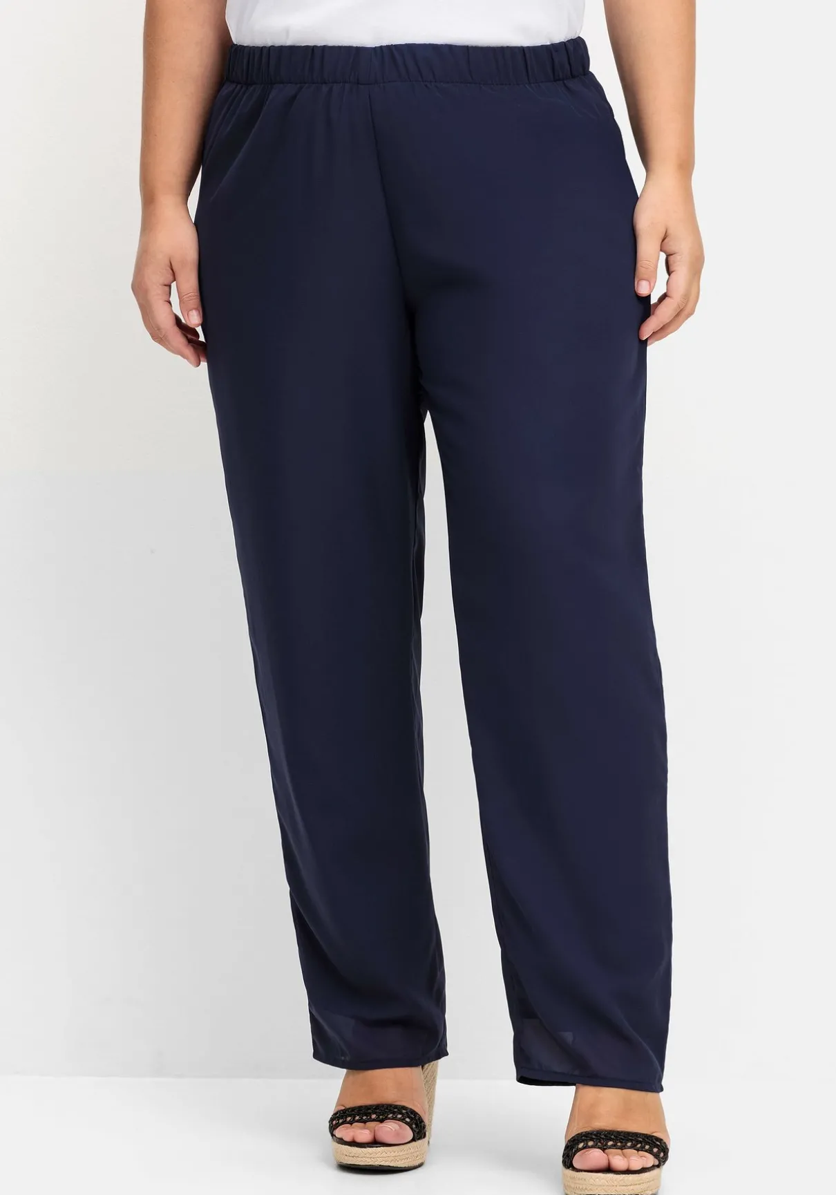 Weite Hose mit elastischem Bund und Innenfutter