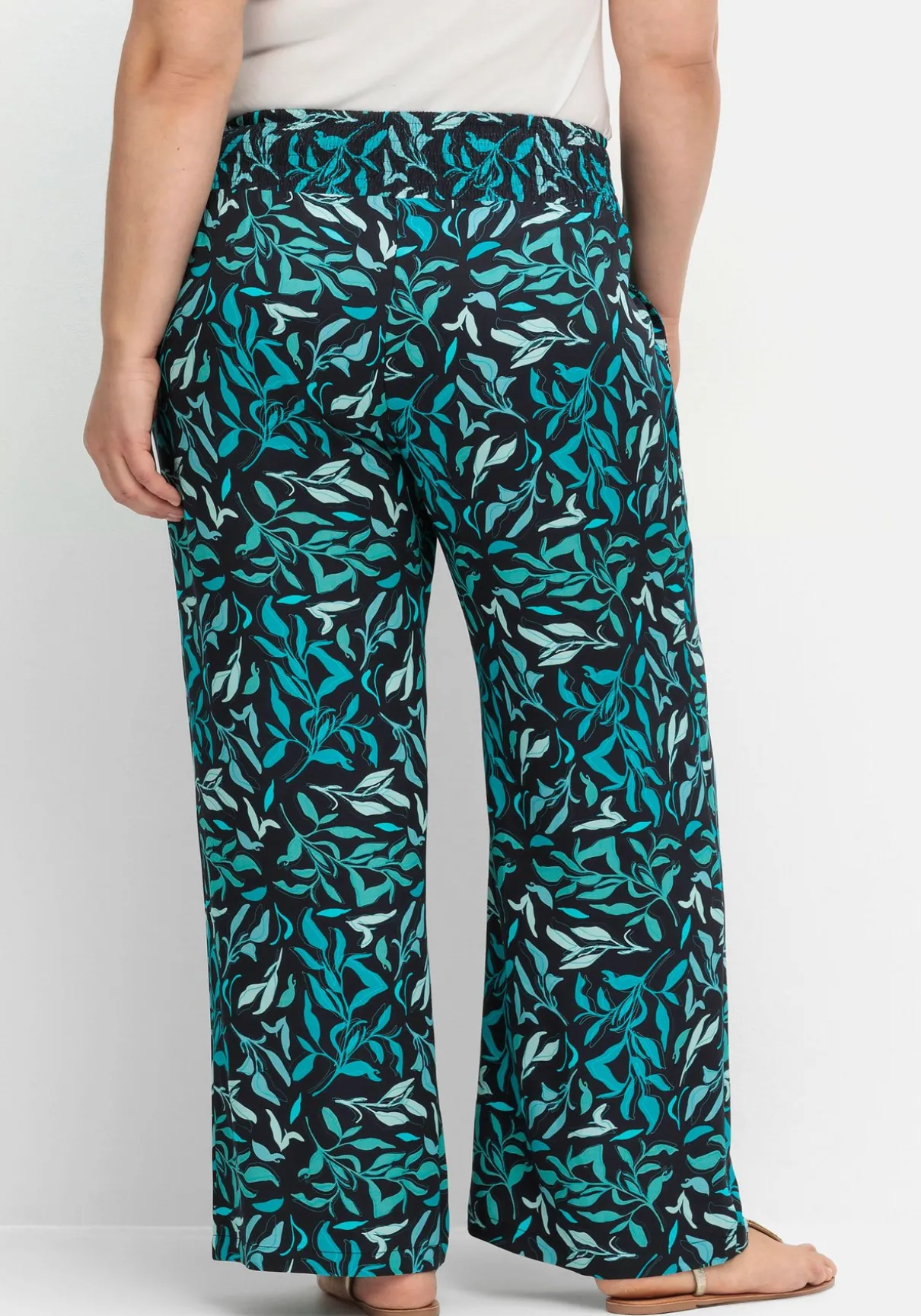 Weite Schlupfhose mit Smokbund und Blätterprint