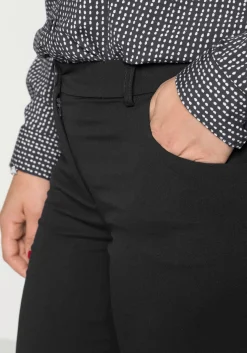 Weite Stretchhose mit Bügelfalte