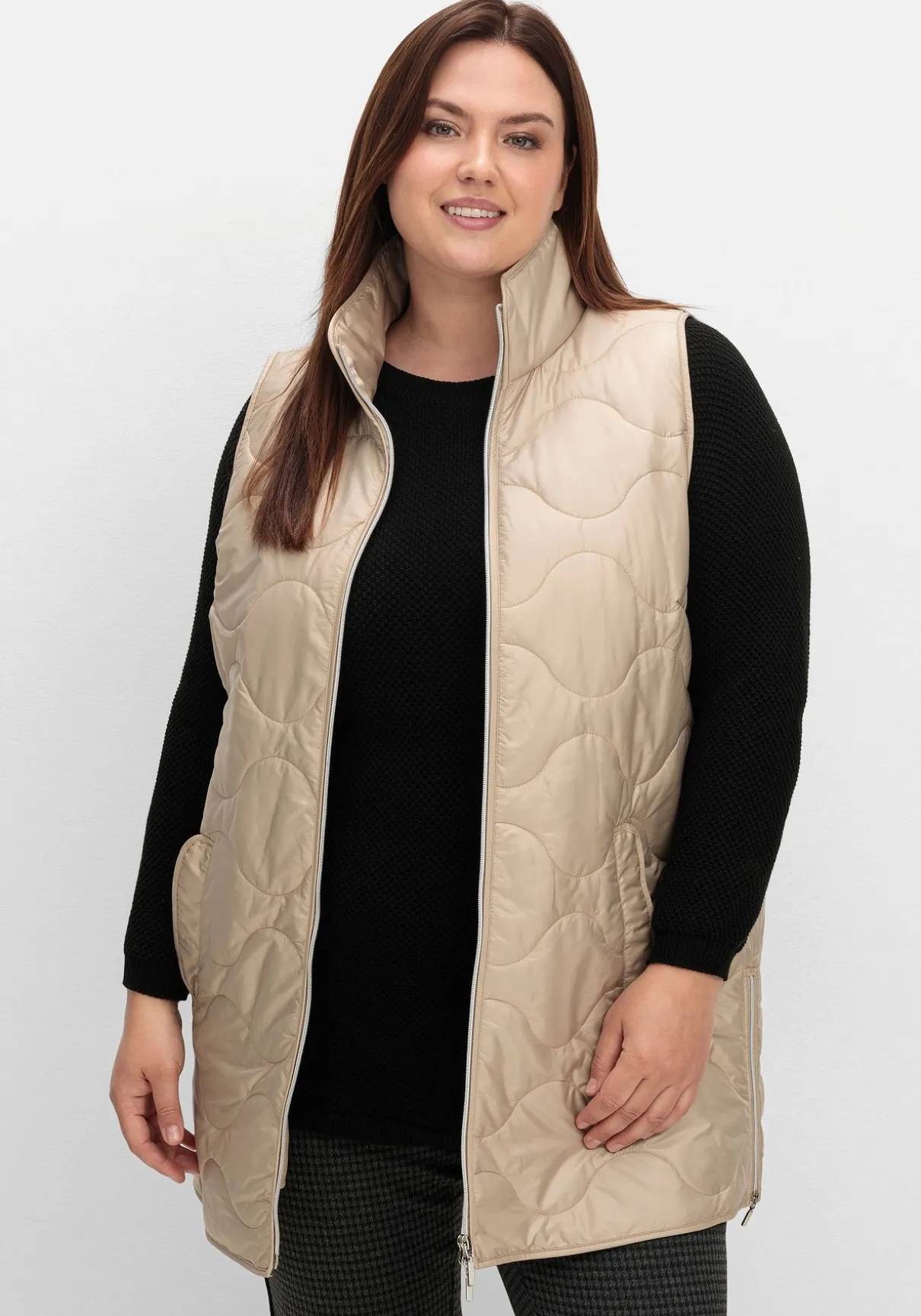 Weste mit Stehkragen und Wellensteppung