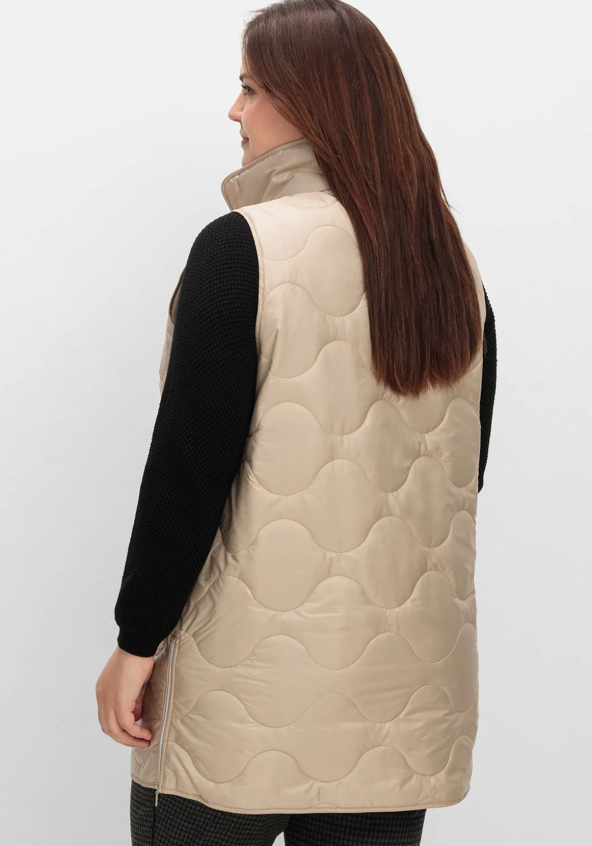 Weste mit Stehkragen und Wellensteppung